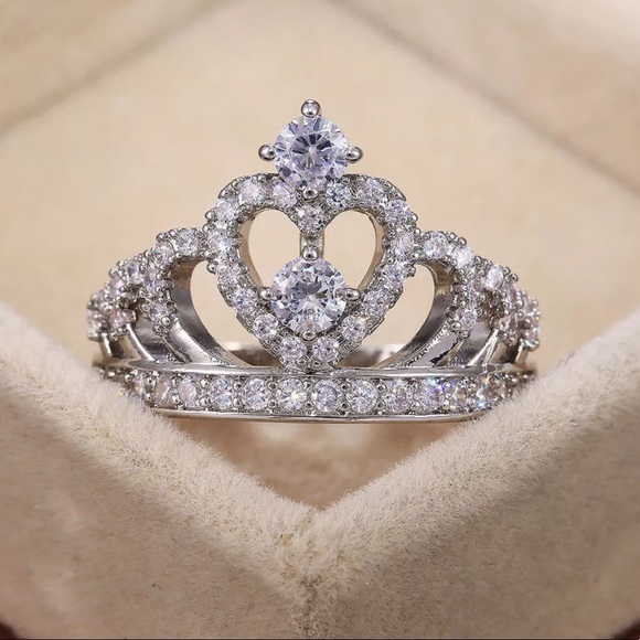 New Crown Princess Cut 4.6 CT White Zircon Ring - Picture 2 of 6